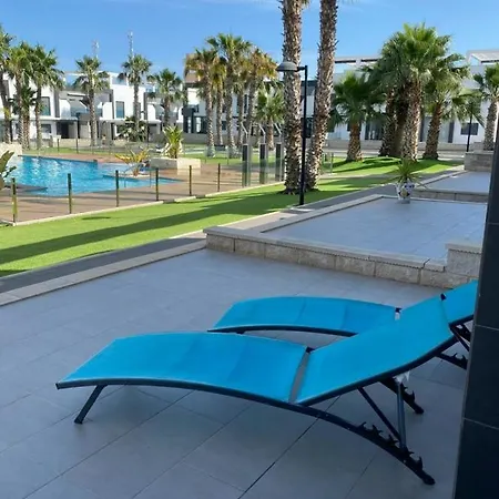 Sunny Ground Floor Opposite The Swimming Pool Apartment