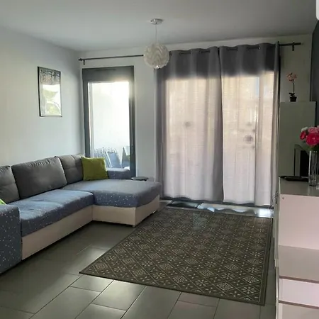 Sunny Ground Floor Opposite The Swimming Pool Apartment