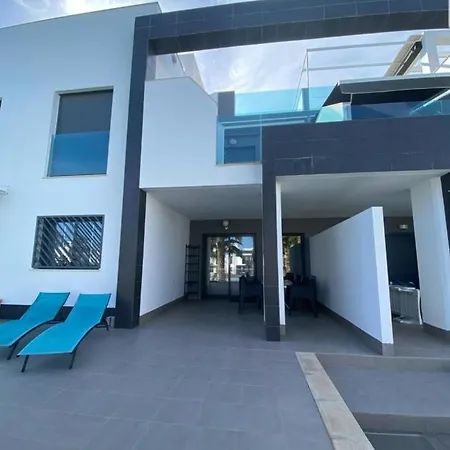 Sunny Ground Floor Opposite The Swimming Pool Apartment