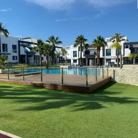 Sunny Ground Floor Opposite The Swimming Pool *