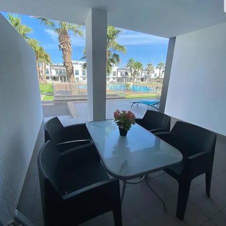Sunny Ground Floor Opposite The Swimming Pool Apartment *