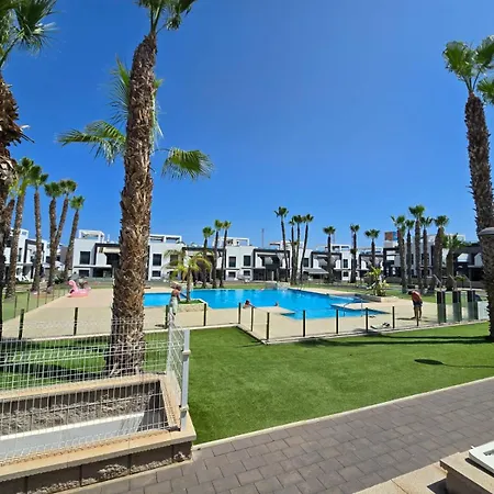 Sunny Ground Floor Opposite The Swimming Pool Apartment *
