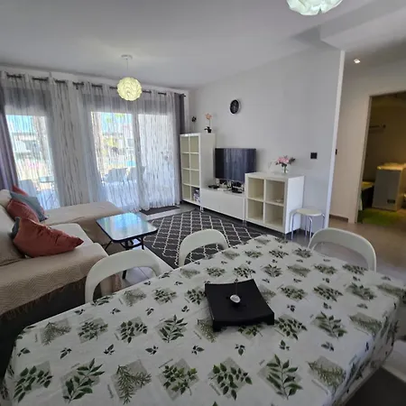 Apartment Sunny Ground Floor Opposite The Swimming Pool